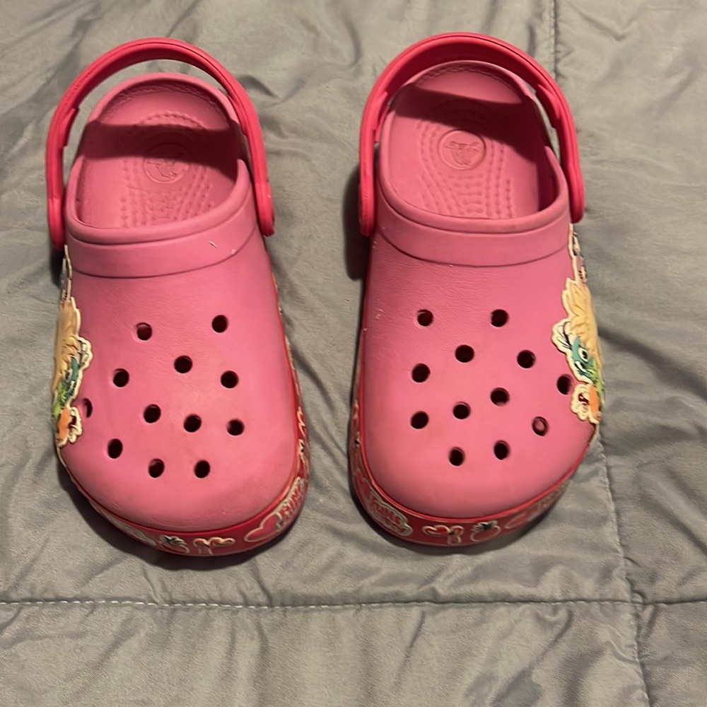 Crocs Hatchlings edition! Hot pink w/ design! Girls size 12! Gently used (pics)